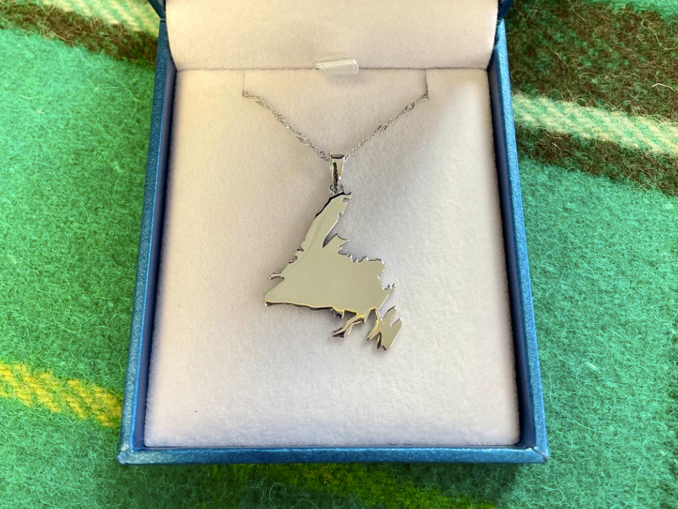 Mermaid's Purse - Newfoundland Pendant & Chain 925 Sterling Silver